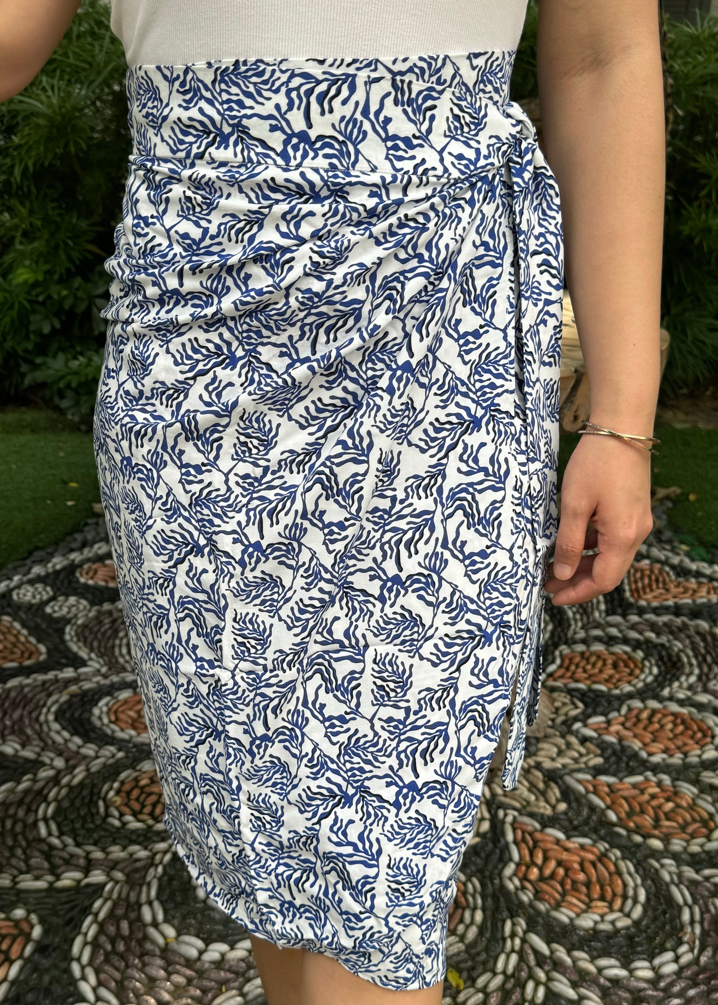 Naomi Wrap Skirt | White | Navy